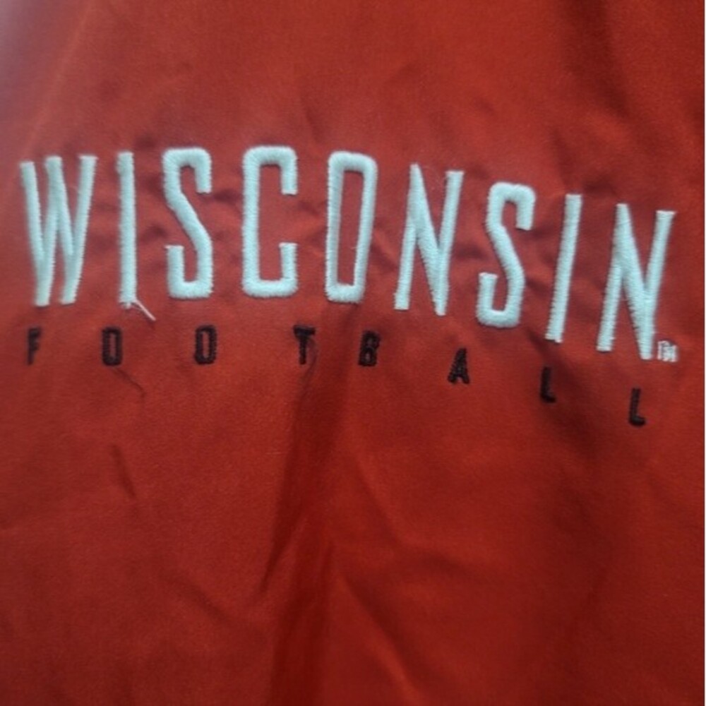 2X reebok Wisconsin football pull over - Picture 3 of 4